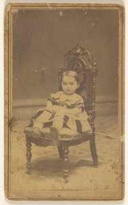 [Niezidentyfikowana dziewczynka, siedząca]. autorstwa L. D. Campbell