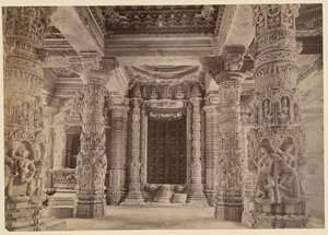 Drzwi i górne filary, świątynia Delwara, Mount Abu autorstwa Lala Deen Dayal