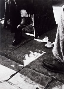 At Coffee (zdjęcie w stylu vintage, żelatynowo-srebrne) autorstwa Laszlo Moholy Nagy