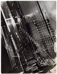 Modulator światła i przestrzeni autorstwa Laszlo Moholy Nagy