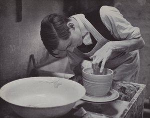 Ceramika w Eton (zdjęcie czarno-białe) autorstwa Laszlo Moholy-Nagy