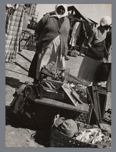 Pchli targ w Turku, Finlandia Marktweiß in Åbo (Turku) Finlandia (tytuł na obiekcie) autorstwa Laszlo Moholy Nagy