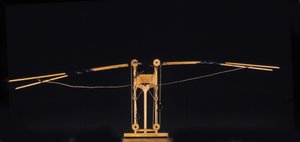 Maszyna do latania ze skrzydłami. Model z rysunku Leonarda da Vinci (Leonardo da Vinci). Muzeum Nauki i Techniki, Mediolan. autorstwa Leonardo da (after) Vinci