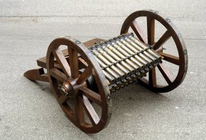 Pistolet trzcinowy obrotowy. Model wykonany na podstawie rysunku Leonarda da Vinci (Leonardo da Vinci). autorstwa Leonardo da (after) Vinci