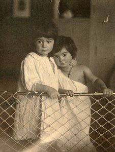 Portret dwojga dzieci, koniec XIX lub początek XX wieku. autorstwa Leonid Andreyev