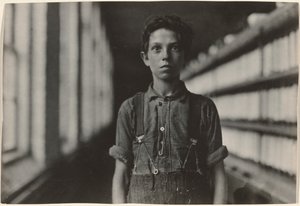 Jo Bodeon, "back-roper" w pomieszczeniu dla mułów. Chase Cotton Mill, Burlington, Vermont