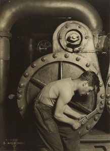 [Monter parowy lub mechanik i pompa parowa]. autorstwa Lewis W. Hine