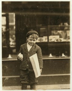 5-letni gazeciarz Tommy Hawkins ma tylko metr i cztery cale wzrostu, pracuje w St. Louis w stanie Missouri, 1910