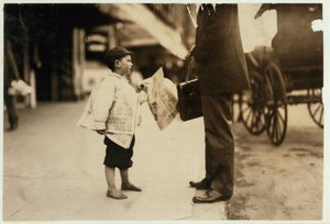 6-letni gazeciarz Hyman sprzedaje gazety do godziny 18:00. w Lawrence, Massachusetts, 1911 autorstwa Lewis Wickes Hine