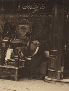 Młody pucybut pracujący na Canal Street w Nowym Jorku autorstwa Lewis Wickes Hine