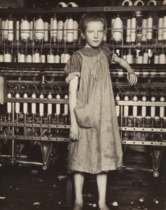 Addie Card, 12 lat. Prządka w przędzalni bawełny, North Pownal, Vermont autorstwa Lewis Wickes Hine