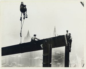 Budynek Empire State Building, ok. 1931 autorstwa Lewis Wickes Hine