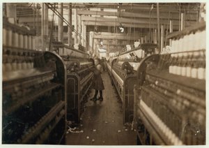 Przędzarka dziecięca w Mollahan Cotton Mills, Newberry, Karolina Południowa, 1908 autorstwa Lewis Wickes Hine