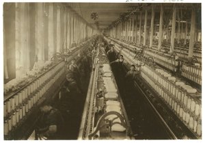Dzieci pracujące w przędzalni w Cornell Mill, Fall River, Massachusetts, 1912 autorstwa Lewis Wickes Hine