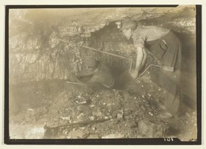 Wiercenie pod strzał: Staromodny sposób wydobywania węgla autorstwa Lewis Wickes Hine