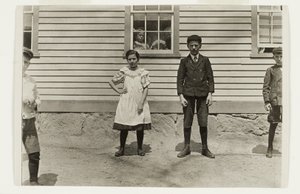 Edward St. Germain i jego siostra Delia, Phoenix, Rhode Island, kwiecień 1909 autorstwa Lewis Wickes Hine