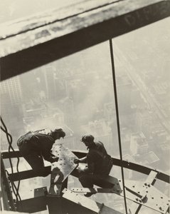 Empire State Building, Nowy Jork, 1931 autorstwa Lewis Wickes Hine
