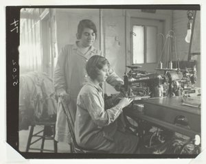 Pracownicy fabryki autorstwa Lewis Wickes Hine