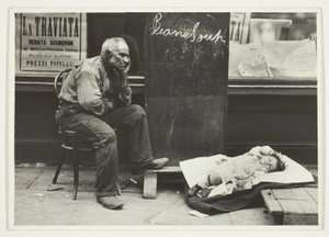 Świeże powietrze dla dziecka, New York East Side autorstwa Lewis Wickes Hine