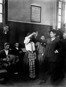 Imigranci na Ellis Island autorstwa Lewis Wickes Hine