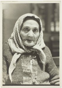 Żydowska babcia, Ellis Island autorstwa Lewis Wickes Hine