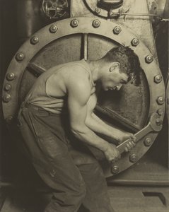 Mechanik i pompa parowa, 1921 autorstwa Lewis Wickes Hine