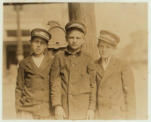 Posłańcy w Jacksonville na Florydzie, 1913 r autorstwa Lewis Wickes Hine