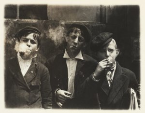 Newsies w Skeeter Branch, St. Louis, Missouri, godz. 11:00. autorstwa Lewis Wickes Hine