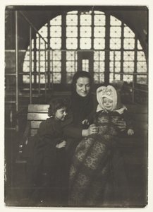 Rosyjska rodzina, Ellis Island autorstwa Lewis Wickes Hine