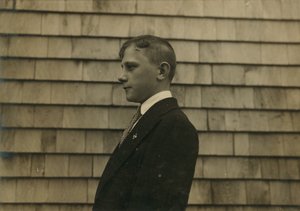 Osadnik, zamiatacz i sprzątacz w niedzielnym ubraniu, Fall River, Massachusetts autorstwa Lewis Wickes Hine