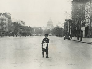 Tytuł z podpisu na obiekcie: „Przeczytajcie wszystko na ten temat!” autorstwa Lewis Wickes Hine