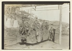 Bez tytułu (Dość nowoczesna, zelektryfikowana kopalnia węgla we wschodniej Pensylwanii) autorstwa Lewis Wickes Hine