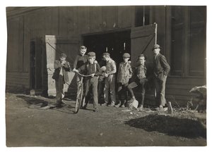 Fabryka butelek w Woodbury autorstwa Lewis Wickes Hine