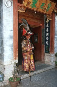 Chiny, Yunnan, sos l i, pełne w tradycyjnym stroju NA Xi autorstwa Unbekannt Unbekannt