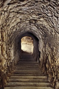 Egipt, Aleksandria, Katakumby Kom-esh-Shuqafa, Wnętrze hypogeum autorstwa Unbekannt Unbekannt