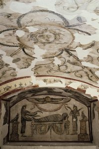 Egipt, Aleksandria, Katakumby Kom-esh-Shuqafa, Wnętrze hypogeum Tardana autorstwa Unbekannt Unbekannt