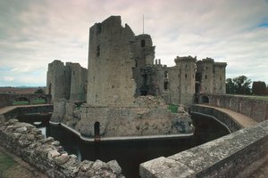 Zamek Raglan, Monmouthshire, Południowa Walia, Wielka Brytania (zdjęcie) autorstwa Unbekannt Unbekannt