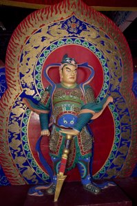Statua wojownika wewnątrz drewnianej pagody Yingxian (lub Pagoda Sakyamuni) w pobliżu Datong, Chiny. Chińska cywilizacja autorstwa Unbekannt Unbekannt