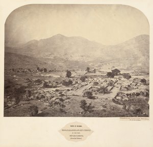 Widoki w Mysore: świątynia Bhoganarasimhaswamiego, w forcie Devarayadroog (z płaskowyżu) autorstwa Lieutenant Colonel Henry Dixon