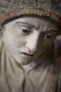 Święta kobieta w czepku (kamień malowany) autorstwa Ligier Richier