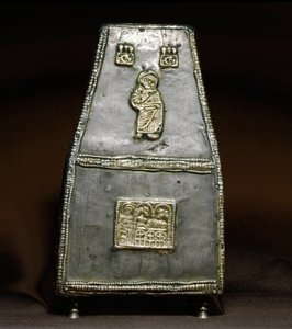 Archeologia średniowiecza (średniowiecze). Barbarian Art of Lombardy: Srebrna skrzynia na relikwie (relikwiarz). Sztuka Lombardzka, VIII - IX wiek. Pieniądze. Cividale del Friuli, Muzeum Chretien, skarb katedry