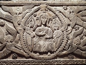 Sztuka lombardzka: Chrystus w chwale, płaskorzeźba z ołtarza księcia Rachisa (Ratchis lub Ratgis) - Rzeźba, sztuka lombardzka, 737-744 (Relief ołtarza Ratchis przedstawiający Chrystusa w chwale) Cividale del Friuli, Muzeum Chretien, skarbnik katedra