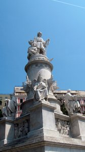 Pomnik w hołdzie nawigatorowi Krzysztofowi Kolumbowi (Cristoforo Colombo). Marmurowa rzeźba Lorenzo Bartoliniego (1777-1850). Piazza Acquaverde Genes (Genova) Włochy