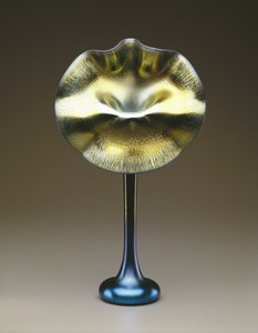 Niebiesko-złoty favrile „Jack-in-the-Pulpit” wazon autorstwa Louis Comfort Tiffany