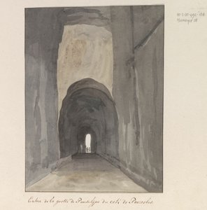 Ingang van grot Crypta Neapolitana (z Grotta di Posillipo) aan de kust van Pozzuoli Wejście do jaskini Pausilype w pobliżu Pozzuoli (tytuł na obiekcie) Podróże po Włoszech, Sycylii i Malcie - 1778 (tytuł serii) autorstwa Louis Ducros