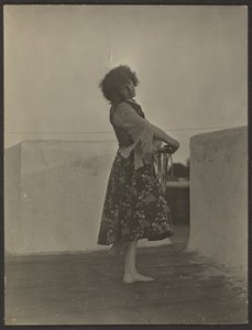 [Florence Dancing on Roof] autorstwa Louis Fleckenstein