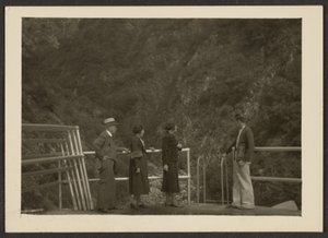 [Grupa w Vista Point] autorstwa Louis Fleckenstein
