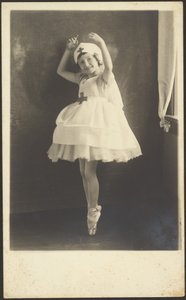 Helen Boothe jako Rosie Czerwonego Krzyża