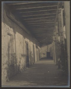 [Korytarz misji] autorstwa Louis Fleckenstein