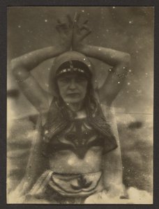 [Nautch Girl] autorstwa Louis Fleckenstein